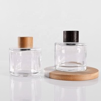 Récipient de diffuseur d'aromathérapie en verre rond de 50ml Bouteilles de parfum vides Bouchon en bois Emballage de joint à vis de style classique