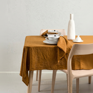 Nappe carrée en lin marron classique et moderne pour la décoration de la maison, brodée à la main, écologique, durable, personnalisable - Product Image 1