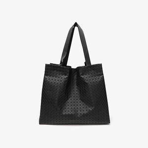 Borsa da Viaggio Geometrica Triangolare per Donne, Borsa Pieghevole in Gel di Silice, Zaino Leggero Origami da Spalla - Product Image 4