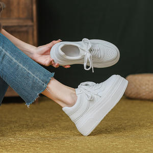 Chaussures rehaussantes personnalisées en usine, 8 cm, à enfiler, plateforme, décontractées pour femmes, en cuir blanc, chaussures à talon compensé - Product Image 1
