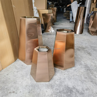 Perlengkapan Taman Pot Tanaman Modern Stainless Steel Rose Gold / Vas Lantai Dekorasi Rumah Besar / Pot Bunga Luar Ruangan