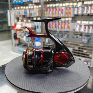 Édition limitée 24 BB-X TECHNIUM FIRE BLOOD Rock Fishing Lever Drag Reel - Réglage de la canne ultra-fluide, idéal pour la pêche en eau salée - Product Image 2