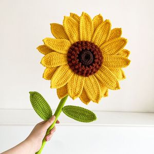 Rosas artificiales hechas a mano Girasoles de ganchillo grandes Nuevas flores gigantes para Navidad Graduación Pascua Regalos del <span class=keywords><strong>D</strong></span>ía de San Valentín - Product Image 1