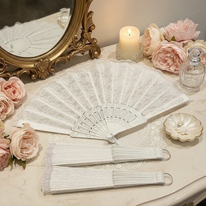 Nuevo Abanico Plegable de Encaje Retro Europeo, Venta al por Mayor, Ideal para Accesorios de Espectáculos y Artículos para Fiestas - Product Image 1