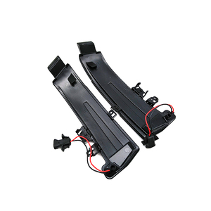 ไฟเลี้ยว LED แบบไดนามิกคุณภาพสูง ADT สำหรับรถยนต์รุ่น W176 W246 W204 W212 C204 Cla Cls Gla Gl พร้อมมาตรฐาน E-mark และกระจกรมดำ - Product Image 2