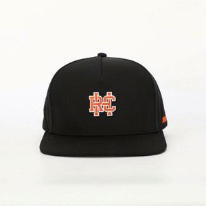 Casquette Snapback Hip-Hop Noire Personnalisée à 5 Panneaux avec Logo Brodé, Casquette de Sport à Visière Plate avec Trous Découpés au Laser, Vente en Gros - Product Image 1
