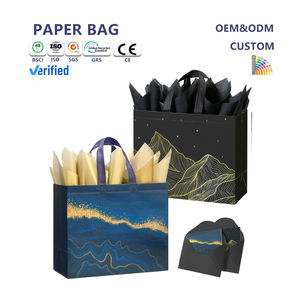 Bolsas de Regalo Navideñas con Asas de Papel Kraft Reciclable con Diseño Personalizado, Cierre de Hombro, Tradición de Besos, Embalaje Romántico para Regalos de Navidad - Product Image 1