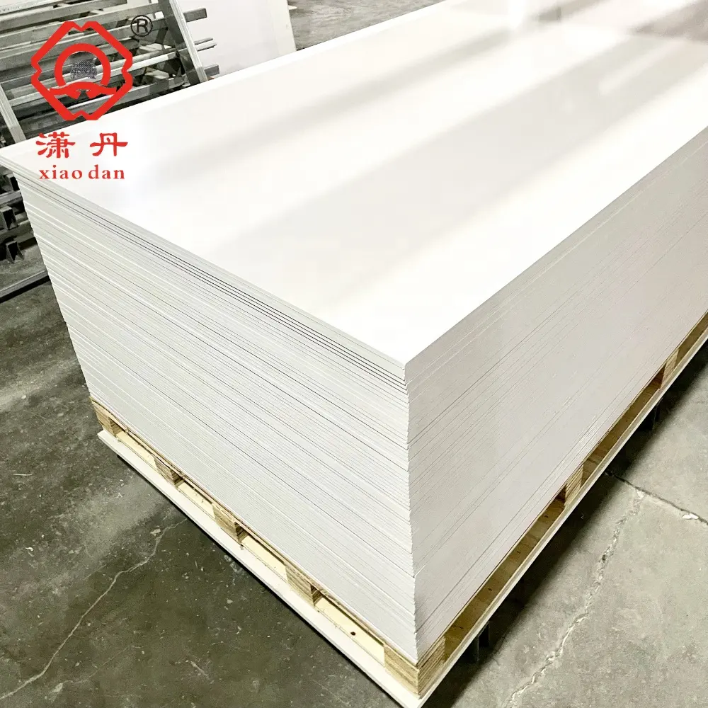 XIAODAN 1220*2440mm 4*8 फीट बर्फ सफेद रंग परमवीर चक्र फोम बोर्ड चीन निर्माता कठोर निविड़ अंधकार प्लास्टिक फोम