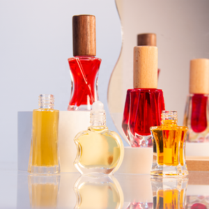 5ml-10ml bottiglia di vetro trasparente a forma strana bottiglia di olio essenziale con rotolo sull'applicatore per la vendita - Product Image 5