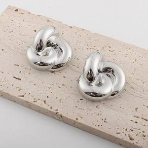 Gioielli di moda 2024 Vintage in metallo geometrico orecchini rotondi grossi <span class=keywords><strong>minimal</strong></span> grandi donne paffute in oro 18k clip su orecchini da <span class=keywords><strong>donna</strong></span> - Product Image 6