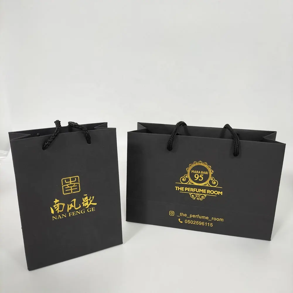 Sac en papier de luxe noir mat avec Logo pour vêtements, sac d'emballage personnalisé, vente en gros