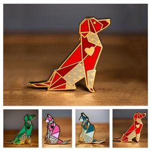 Kleurrijke Chinese fabrikant op maat ontworpen logo metalen zinken legering ijzeren spuitgietbadge broche pin zacht hard emaille revers pins - Product Image 6