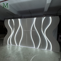 Fournitures de fête personnalisées, toile de fond de mariage moderne, forme de vague blanche, PVC 3D, décoration de scène de mariage avec lumière LED