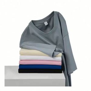 Conception de T-shirts d'été pour hommes en 100% coton, 220 grammes, faible MOQ, avec logo imprimé et boutons, à manches courtes, pour la fabrication de lots de T-shirts pour hommes - Product Image 1