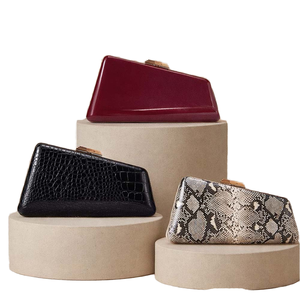 Sac à main en PU à motif serpentin de style rétro européen américain pour femmes, doublure en coton, mode, usage quotidien, capacité 1L, rabat - Product Image 1