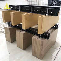 A prueba de humedad estiramiento de Metal techo de aleación de extrusión de perfil de aluminio de azulejos de techo de aluminio de Metal techo del deflector