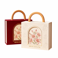Boîte cadeau en carton rigide de luxe avec poignée en bois premium, emballage papier personnalisé imprimé pour produits de soin haut de gamme