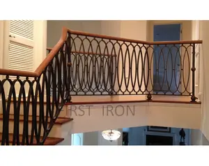Main courante d'escalier intérieur moderne et simple en bois et en fer pour résidentiel