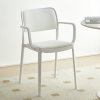Chaise de salle à manger moderne nordique empilable et mobile en plastique souple pour la maison, la salle à manger et le restaurant