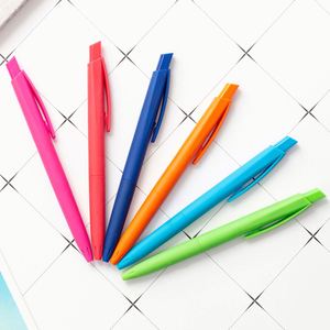 Bolígrafo de Plástico Recubierto de Goma de 0.7 mm de Ancho, Colorido, con Logotipo Personalizado, para Regalo de Regreso a Clases, Venta al Por Mayor - Product Image 4