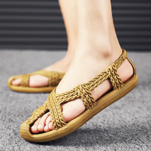 Sandalias abiertas tejidas con correa trasera elástica para hombre, zapatos de playa informales transpirables para verano, calzado antideslizante para exteriores, cómodo para invierno - Product Image 1