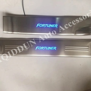 OEM/ODM Nuevo Diseño de Accesorios para Automóviles, Protectores de Umbral de Puerta para Toyota, ISUZU - Product Image 2