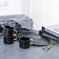 Tasse à café de petit-déjeuner en porcelaine avec plateau en céramique noire avec ensemble d'assiettes à dessert