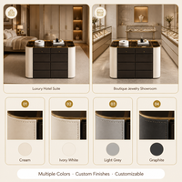 Armoire à bijoux en cuir crème, directement de l'usine, avec dessus en verre trempé fumé, éclairage LED et rangement écologique