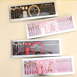 Juego de 26 <span class=keywords><strong>Brochas</strong></span> de Maquillaje con Pedrería Glitz and Glam, Estilo Profesional, <span class=keywords><strong>Brochas</strong></span> de Maquillaje de Lujo al por Mayor con Caja de Regalo - Product Image 2