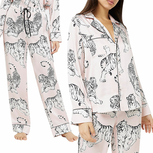 Oem-Conjunto de pijama de satén para mujer, ropa de dormir personalizada con sublimación, <span class=keywords><strong>blusa</strong></span> y Pantalones estampados de seda Mulberry de talla grande - Product Image 1