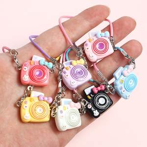 מיני קריקטורה מודל בובות בית עם אביזרים לצוואר תליית מצלמה קטנה וקשת בובה תליית בובות - Product Image 2