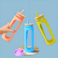Gobelet en verre réutilisable pour boire du café glacé, de l'eau et du smoothie, avec manchon de protection en silicone, paille et couvercle