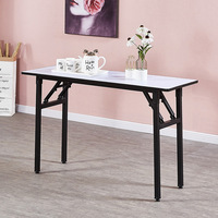 Table pliante moderne pour réceptions de mariage en plein air avec structure métallique et design rectangulaire en PVC blanc