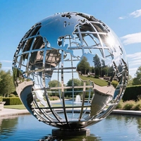 Sculpture de globe terrestre personnalisée en acier inoxydable poli de grande taille pour la décoration extérieure, les jardins, les bâtiments emblématiques, les places de ville