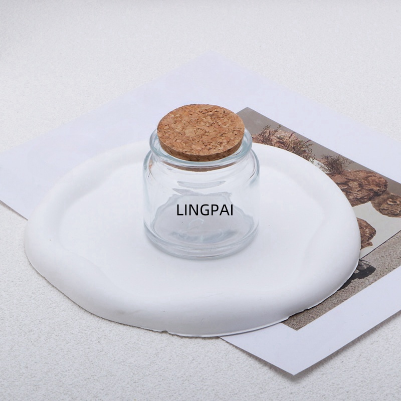 Bocal en verre transparent