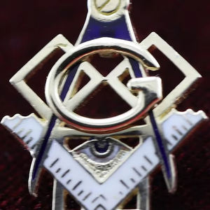 ソリッドゴールドメッキラペルフリーメーソンピンカスタムメタルカラー中空バッジ装飾ハードソフトエナメルフリーメーソンラペルピンフリーメーソン - Product Image 4