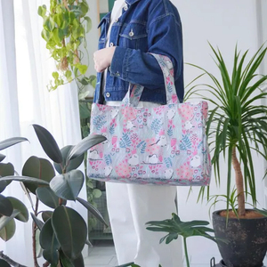 Thermal Insulation Foldable Waterproof Durable Polyester Shoulder Bag with Zipper Closure and Chain Strap for Daily Use - Product Image 3