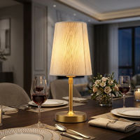 Lámpara de Mesa LED Personalizada de Fábrica con Altura Ajustable, Pantalla de Tela Dorada Cepillada, para Mesita de Noche, Consola, Lectura, Oficina, Dormitorio