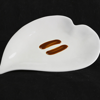 Assiettes en céramique et porcelaine de Chine à motif cœur, nouveau design, pour restaurants, vente en gros