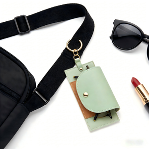 Étui minimaliste en cuir PU color-block pour lunettes de soleil avec <span class=keywords><strong>clip</strong></span> porte-clés, étui pour lunettes <span class=keywords><strong>à</strong></span> fixer sur <span class=keywords><strong>sac</strong></span> <span class=keywords><strong>à</strong></span> main, <span class=keywords><strong>sac</strong></span> <span class=keywords><strong>à</strong></span> <span class=keywords><strong>dos</strong></span> ou en extérieur - Product Image 4
