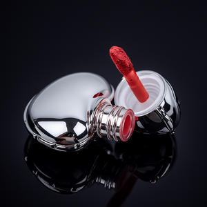 ลิปกลอสเนื้อฉ่ำวาวแบบเมทัลลิก กันน้ำ ติดทนนาน ดีไซน์ใหม่ รูปหัวใจ บรรจุภัณฑ์สีเงิน คุณภาพสูง รับทำโลโก้ตามสั่ง - Product Image 5