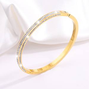 Bracciale in Acciaio al Titanio di Alta Qualità per Ragazze, Stile Raffinato con Diamanti che Non Cadono, Design Generoso e Alla Moda in Stile Ins Dorato - Product Image 2