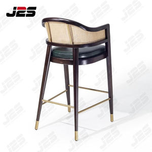 <span class=keywords><strong>Tabouret</strong></span> de <span class=keywords><strong>bar</strong></span> en bois de <span class=keywords><strong>rotin</strong></span> de luxe avec coussin en cuir, repose-pieds et accents en laiton pour restaurant et café - Product Image 6