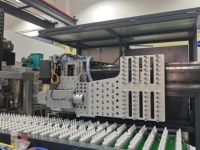 Usine de production automatique de bouteilles PP pour liquides de glucose salin avec ligne de préparation de solutions, soufflage, remplissage et emballage