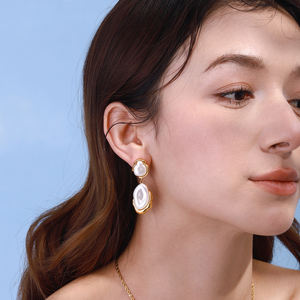 J & D 18K Chapado en oro Joyería de acero inoxidable Perla de imitación Familia Pendientes Collar Anillo Conjunto - Product Image 3