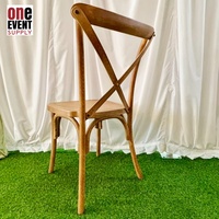 Chaise de jardin empilable en PP style français, à dossier croisé, avec finition imitation bois, idéale pour la restauration hôtelière et les événements extérieurs – Prix abordable