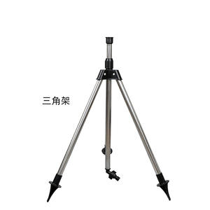 Soporte de Montaje de Trípode para Aspersor de Jardín de 4 Puntos Ajustable con Boquilla Giratoria y Altura Ajustable - Product Image 1