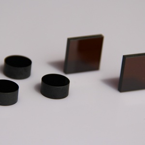 Lingote de cristal de granate de yoduro de aluminio dopado con cromo (Cr4+:YAG) de 0.2mm de China para medición láser - Product Image 2