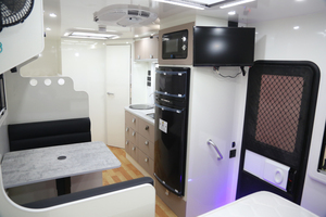 <span class=keywords><strong>Caravana</strong></span> Todoterreno Moderna con Literas, Cocina Completa y Baño para Campamentos Familiares - Product Image 5