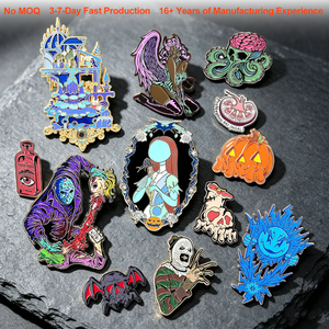 En gros, épingles en émail personnalisées sur le thème de l'<span class=keywords><strong>horreur</strong></span> et de films d'Halloween, badges de revers et badges de sac à dos en alliage, cadeau avec carte de support - Product Image 1
